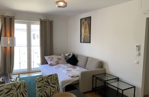 Leopoldstadt Apartment | Das Kunsthaus und das Hundertwasserhaus Nebenan | HG26