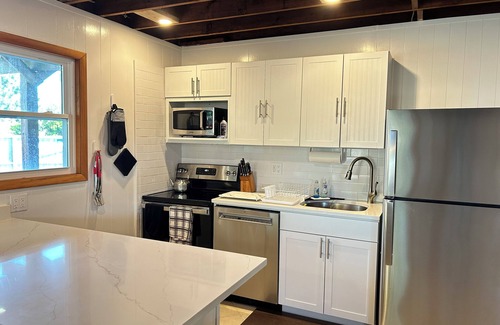 Davis Park House | Davis Park Waterview, 4th House from Ocean, WiFi, Pool, AC/Heat