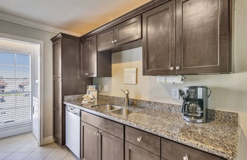 Galveston Condo | Dawn 834 - Desi's at the Dawn