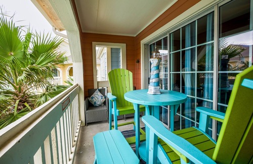 Galveston Condo | Dawn 834 - Desi's at the Dawn