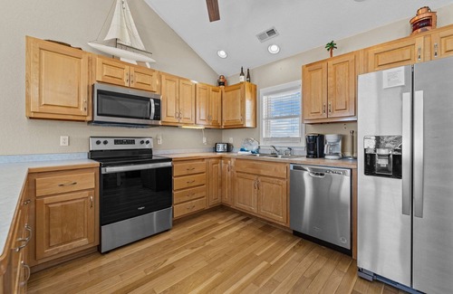 Kill Devil Hills House | Day Dreamz | Semi-Oceanfront | Kill Devil Hills | Sleeps 10