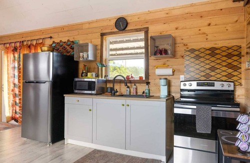 Wimberley Cottage | DayDreamer Cottage amidst the Blanco river with private Hot Tub