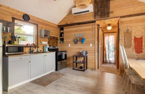 Wimberley Cottage | DayDreamer Cottage amidst the Blanco river with private Hot Tub