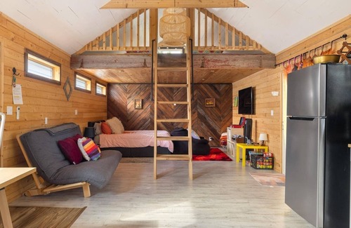 Wimberley Cottage | DayDreamer Cottage amidst the Blanco river with private Hot Tub