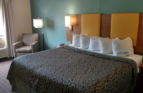 Cannonsburg Hotel | Days Inn by Wyndham Ashland