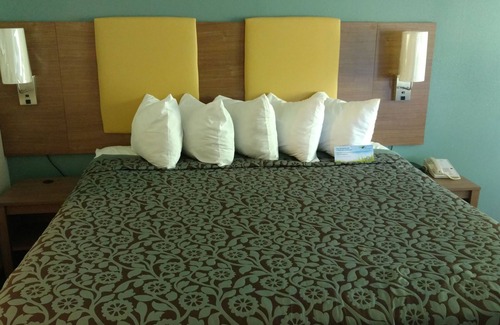Cannonsburg Hotel | Days Inn by Wyndham Ashland