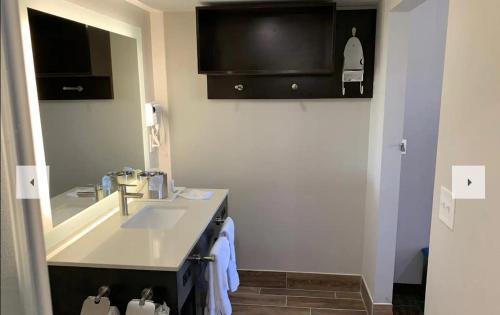 Bellville Hotel | Days Inn by Wyndham Bellville Mansfield