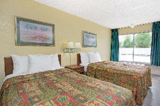 Cocoa Hotel | Days Inn by Wyndham Cocoa Cruiseport West At I-95/524