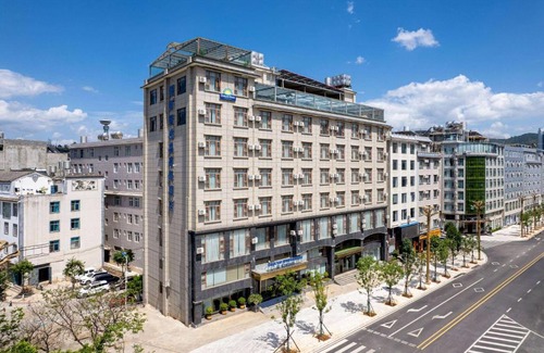 Xiaguan Hotel | Days Inn by Wyndham Dali Erhai Park