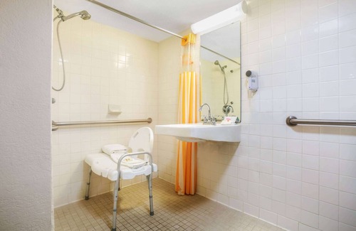 Amistad National Recreational Area Hotel | Days Inn by Wyndham Del Rio