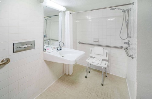 Amistad National Recreational Area Hotel | Days Inn by Wyndham Del Rio