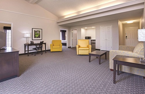 Gainesville Hotel | Days Inn by Wyndham Gainesville University I-75