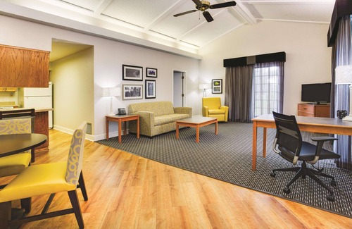 Gainesville Hotel | Days Inn by Wyndham Gainesville University I-75