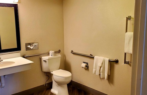 Gainesville Hotel | Days Inn by Wyndham Gainesville University I-75