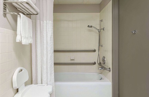 Grand Island Hotel | Days Inn by Wyndham Grand Island I-80