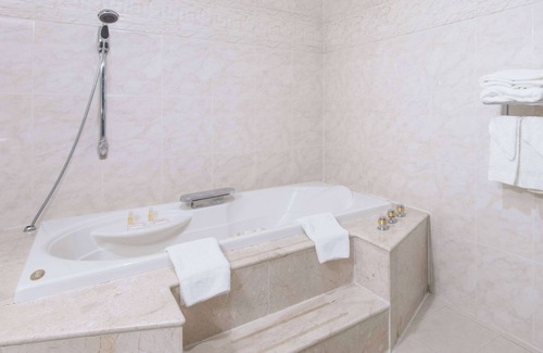 Hicksville Hotel | Days Inn by Wyndham Hicksville Long Island