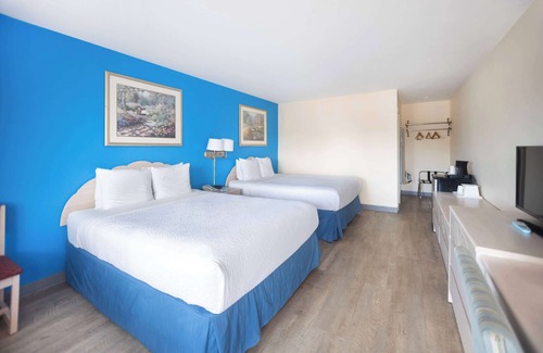 Hicksville Hotel | Days Inn by Wyndham Hicksville Long Island