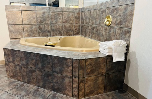 Jamestown Hotel | Days Inn by Wyndham Jamestown