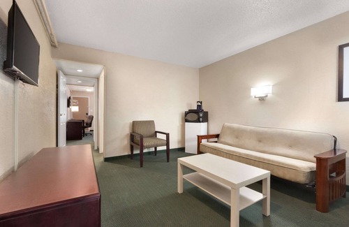 Downtown Hotel | Days Inn by Wyndham Lethbridge