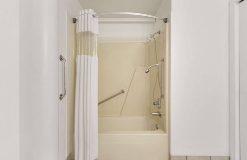 Downtown Hotel | Days Inn by Wyndham Lethbridge