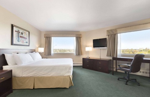 Downtown Hotel | Days Inn by Wyndham Lethbridge