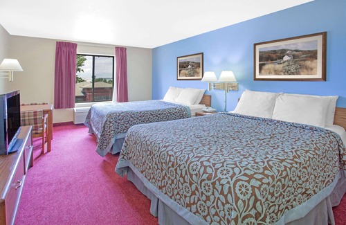 Windsor Hotel | Days Inn by Wyndham Madison NE/Windsor