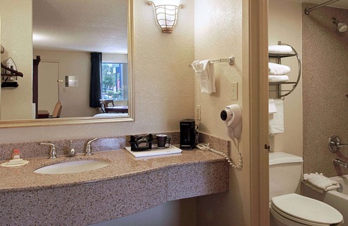 Whitehaven Hotel | Days Inn by Wyndham Memphis at Graceland