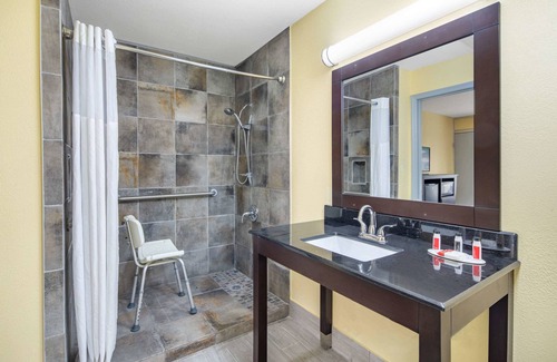 Muscle Shoals Hotel | Days Inn by Wyndham Muscle Shoals Florence