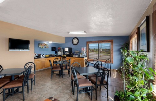 Newton Hotel | Days Inn by Wyndham Newton