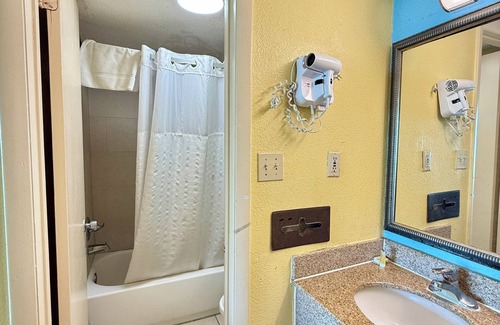 Ruther Glen Hotel | Days Inn by Wyndham Ruther Glen Kings Dominion Area