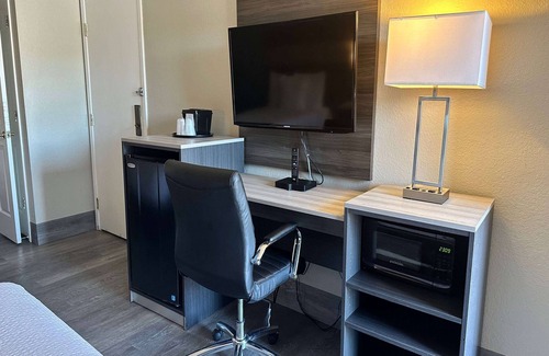 Vista Hotel | Days Inn by Wyndham San Diego Vista