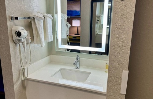 Sarasota Hotel | Days Inn by Wyndham Sarasota I-75