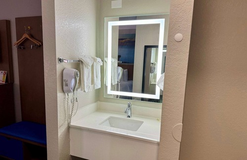 Sarasota Hotel | Days Inn by Wyndham Sarasota I-75