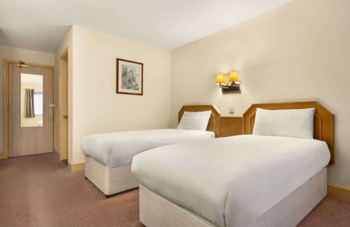 Westerham Hotel | Days Inn by Wyndham Sevenoaks Clacket Lane