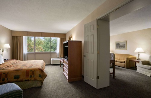 Sidney Hotel | Days Inn by Wyndham Sidney OH