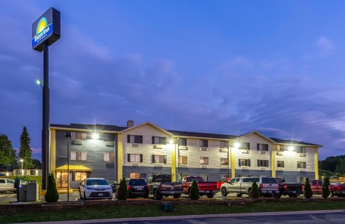 Somerset Hotel | Days Inn by Wyndham Somerset PA I-70 I-76