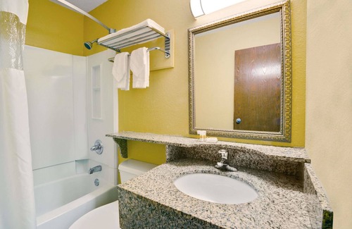 Torrington Hotel | Days Inn by Wyndham Torrington