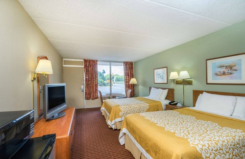 Hurricane Mills Hotel | Days Inn by Wyndham Hurricane Mills
