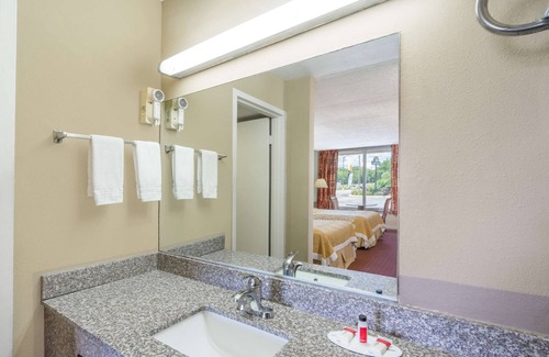 Hurricane Mills Hotel | Days Inn by Wyndham Hurricane Mills