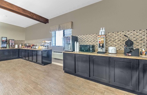 Watertown Hotel | Days Inn by Wyndham Watertown