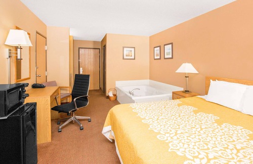 Worthington Hotel | Days Inn by Wyndham Worthington