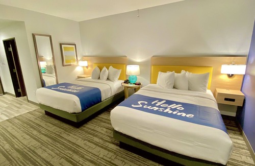 Beaumont Hotel | Days Inn & Suites by Wyndham Beaumont West/I-10 & Walden