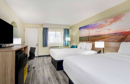 Clovis Hotel | Days Inn & Suites by Wyndham Clovis