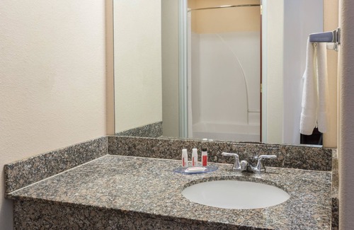 Eunice Hotel | Days Inn & Suites by Wyndham Eunice