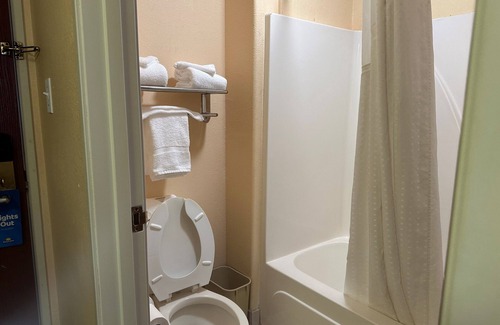 Eunice Hotel | Days Inn & Suites by Wyndham Eunice