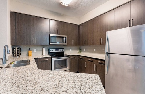 Daytona Beach Apartment | Daytona 3BR Getaway Pool, Gym, Pet Friendly
