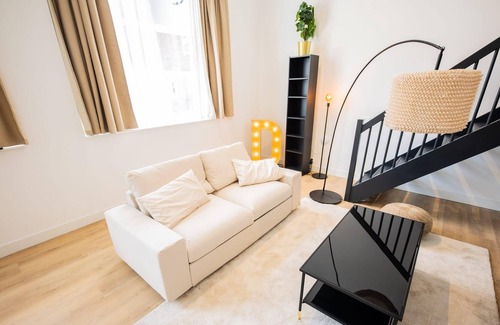 De Bilt Apartment | Dazzling 2 Bed Serviced Apartment 90m2 -ESS38D-