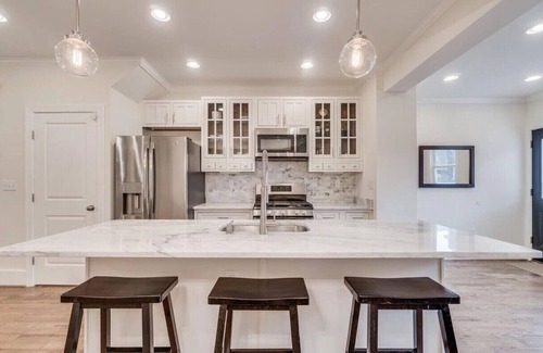Mount Pleasant House | DC Rowhome + HUGE Roofdeck & Parking ✲ 4br - 3.5ba