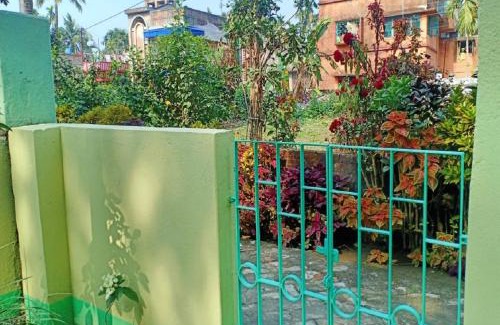 Kolkata House | Dden Vennell BnB -Metro Access-