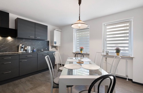 Bad Berneck im Fichtelgebirge Apartment | Apartment 'In Bad Berneck' with Shared Terrace and Wi-Fi